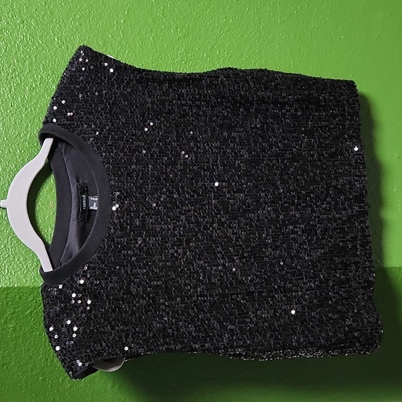 Medium Sequin Black Crop - Picture 1 of 3